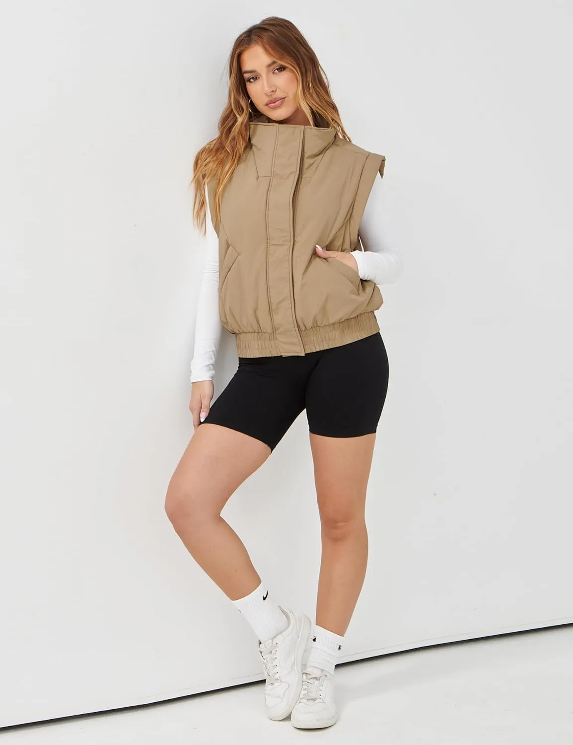 UANEO Womens Crop Vest Cropped Puffer Vest Quilted Lightweight Padded Gilet with Pockets